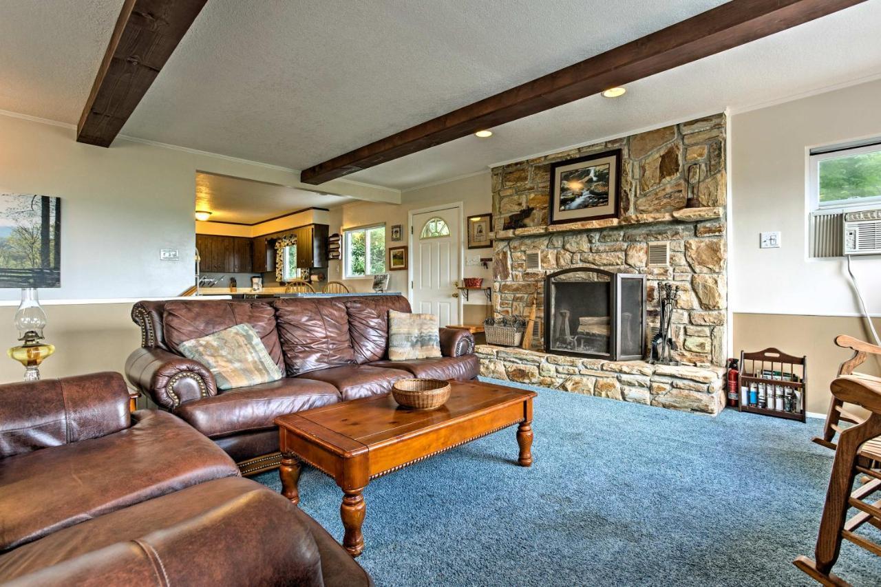 Secluded Mountain Home With Stunning Views And Deck!ブライソン・シティ エクステリア 写真