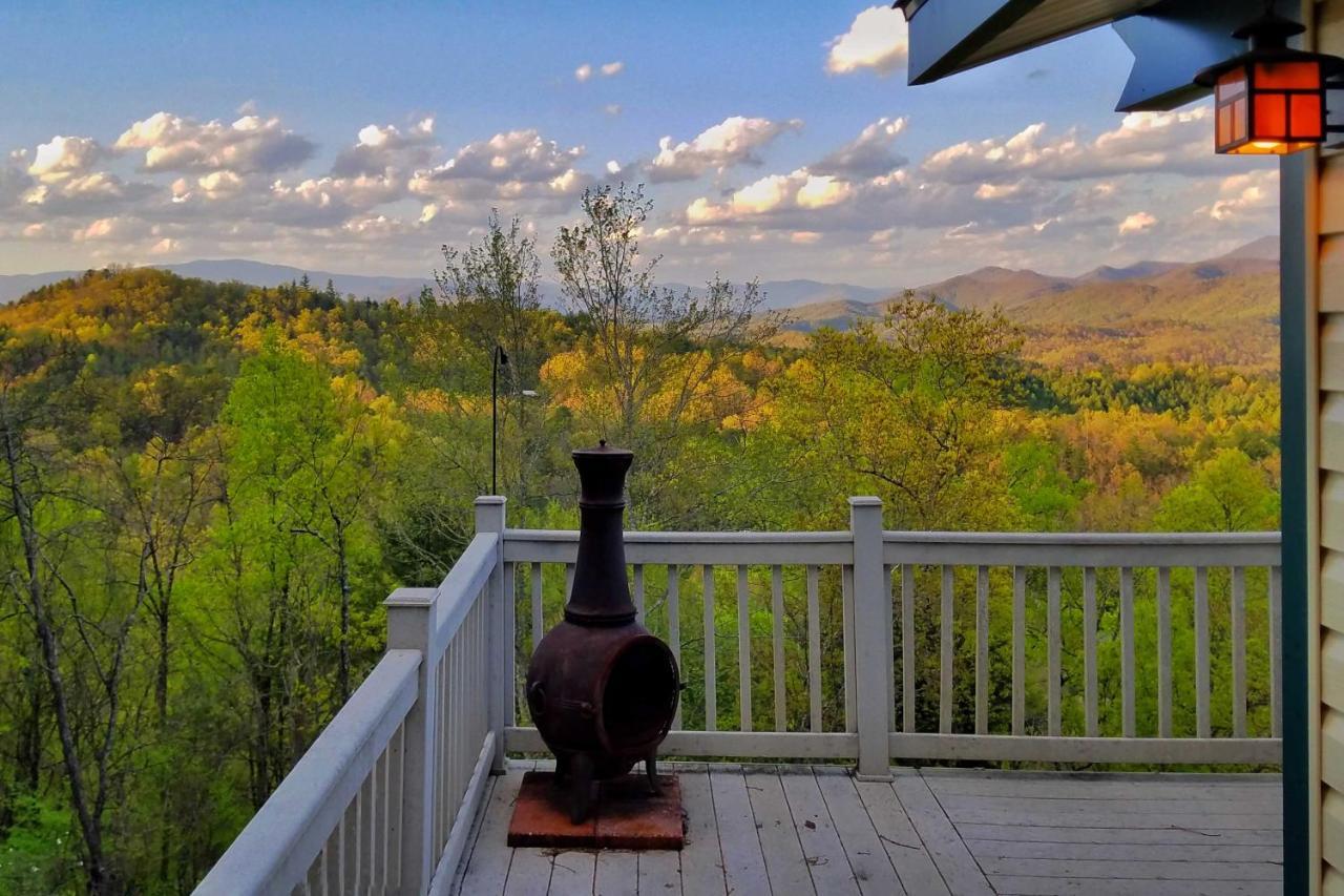 Secluded Mountain Home With Stunning Views And Deck!ブライソン・シティ エクステリア 写真