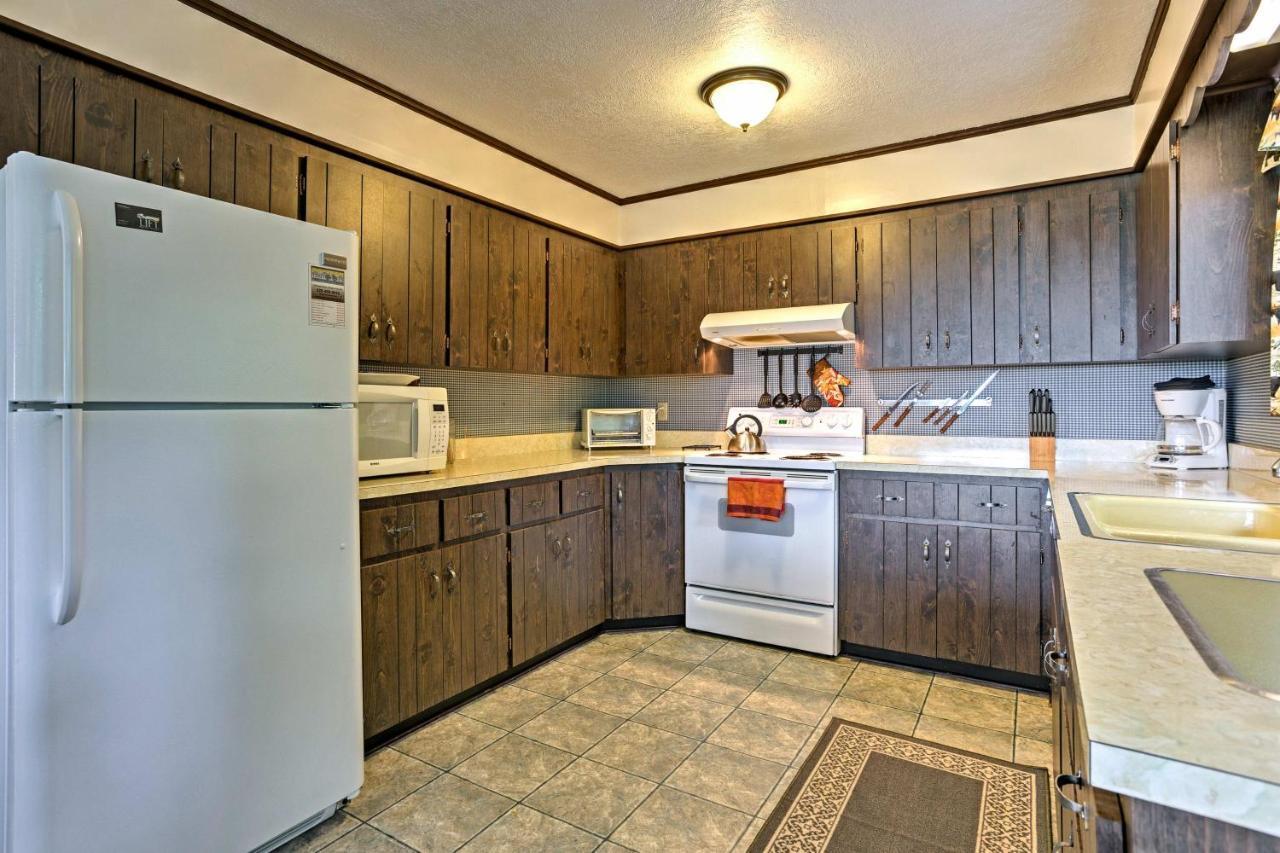 Secluded Mountain Home With Stunning Views And Deck!ブライソン・シティ エクステリア 写真