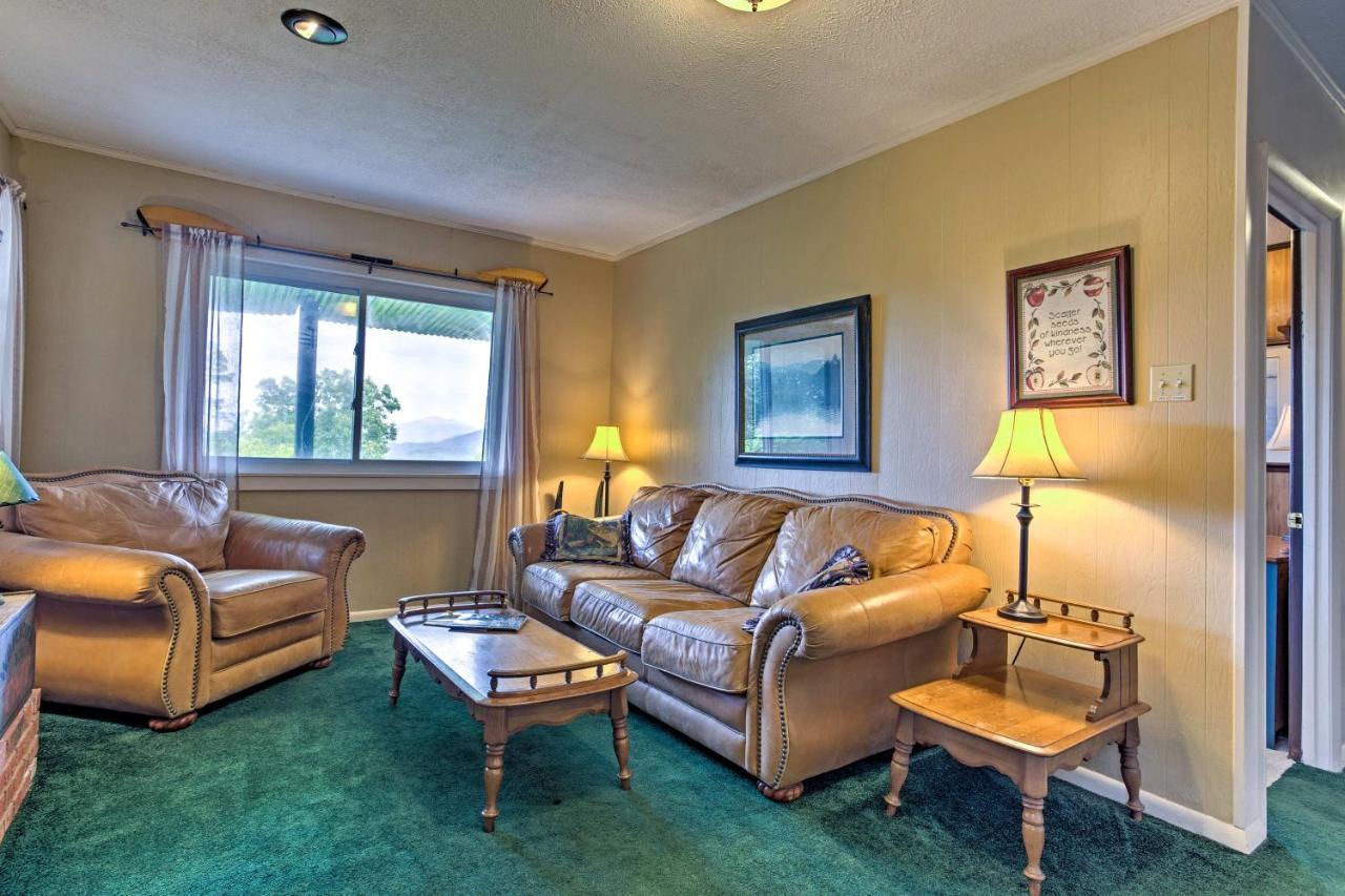 Secluded Mountain Home With Stunning Views And Deck!ブライソン・シティ エクステリア 写真