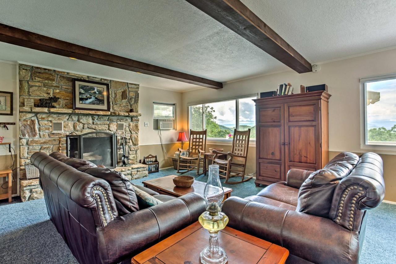 Secluded Mountain Home With Stunning Views And Deck!ブライソン・シティ エクステリア 写真