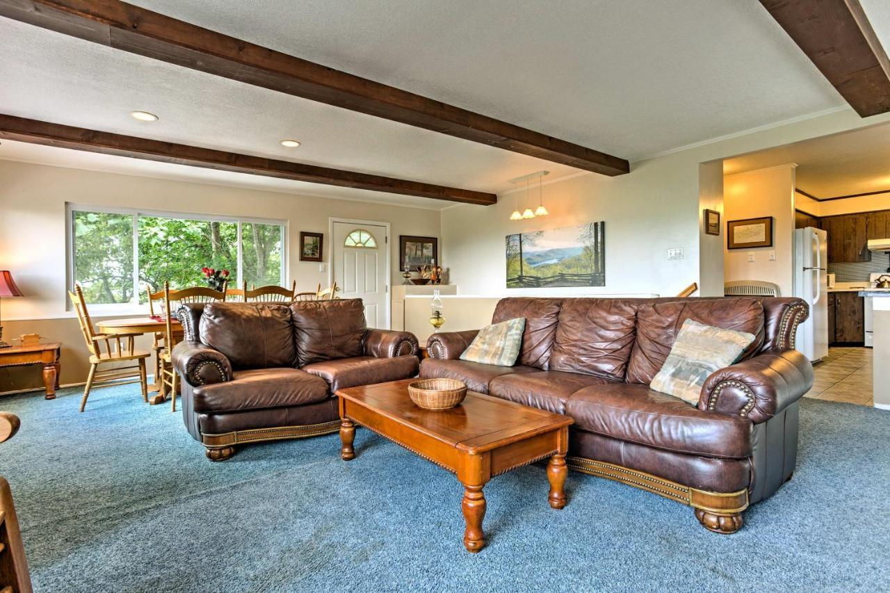 Secluded Mountain Home With Stunning Views And Deck!ブライソン・シティ エクステリア 写真